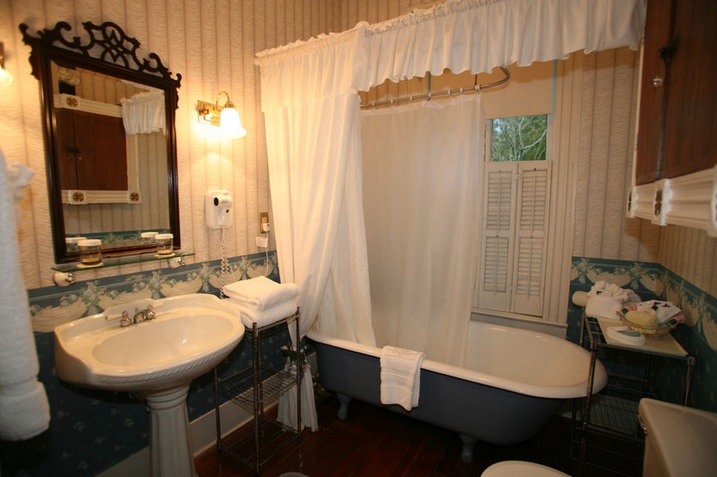 How to create a Victorian style bathroom