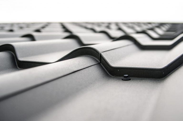 Metal Roofing vs Asphalt Shingles