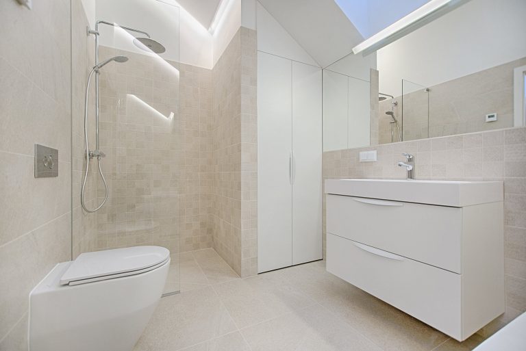 Give Your Bathroom a Make-over – Luxury Rainfall Showerheads